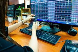 Lăng kính chứng khoán 16/8: Tạm thời chưa quá tiêu cực