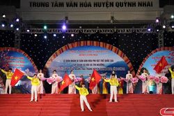 Chương trình văn nghệ 'Quỳnh Nhai – Khúc hát tự hào'