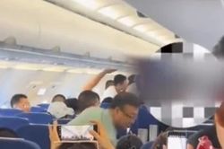 Chuyến bay bị hoãn chỉ vì nữ hành khách không chịu để túi hiệu LV xuống gầm ghế