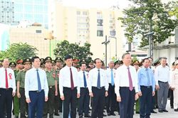 Tổng Bí thư, Chủ tịch nước Tô Lâm dự lễ dâng hoa tại Công viên Tượng đài Chủ tịch Hồ Chí Minh