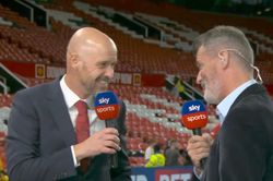 Ten Hag 'đấu khẩu' với Roy Keane