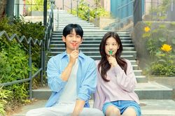 Jung Hae In trở lại với phim Hàn mới 'Love Next Door'