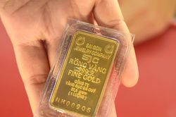 Giá vàng hôm nay 17/8/2024: Vàng nhẫn vọt tăng nửa triệu, thế giới lên đỉnh mới