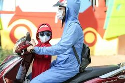 Cần cảnh giác khi để trẻ ngồi phía trước xe máy