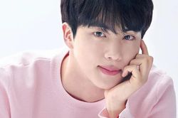 Jin BTS ngoài đời thực qua lời kể của người trực tiếp thấy nam thần tượng ở Paris