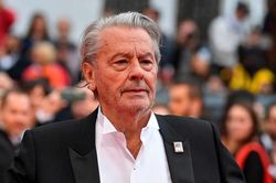 'Tượng đài' điện ảnh Pháp Alain Delon qua đời ở tuổi 88