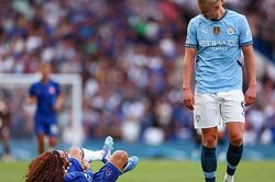 'Thù dai' vì bị cà khịa, Haaland có hành động khiến Cucurella phải xấu hổ trong ngày Man City đánh bại Chelsea