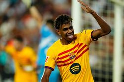 Barca chiến thắng nhờ cái ôm dành cho Lamine Yamal