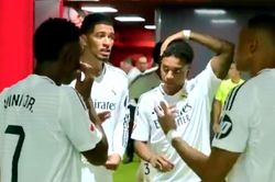 Bellingham chỉ cho Mbappe và Vinicius Jr sai lầm ở trận hòa của Real Madrid