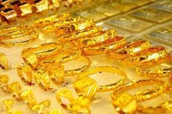 Giá vàng 19/8: Vàng nhẫn và vàng thế giới đồng loạt lao dốc