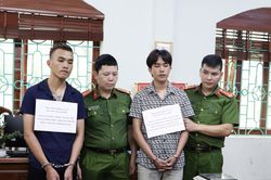 Hai anh em ruột vận chuyển 9 bánh heroin