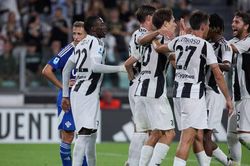 Dàn sao trẻ tỏa sáng, Juventus thắng dễ tân binh Serie A của Cesc Fabregas