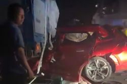 Xe con đâm vào xe tải đang dừng trên cao tốc Hà Nội- Thái Nguyên, tài xế tử vong