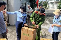 Kon Tum: Bắt giữ xe đầu kéo vận chuyển 28 tấn hàng hóa không rõ nguồn gốc