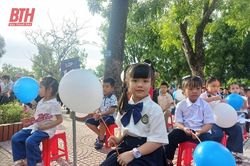 Học sinh lớp 1 náo nức tựu trường