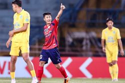 Phan Văn Đức lập siêu phẩm sút xa cho CAHN ngay phút thứ 3 khiến Buriram nhận 'trái đắng'
