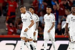 Ancelotti phải loại bỏ tạp âm ở Real