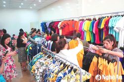Sôi động thị trường đồng phục mùa tựu trường ở Nghệ An