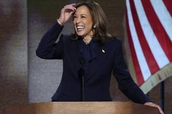 Bà Kamala Harris chính thức là ứng viên của đảng Dân chủ tranh cử tổng thống