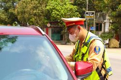 Vi phạm nồng độ cồn, 2 người đàn ông ở TP. Vinh bị xử phạt 70 triệu đồng