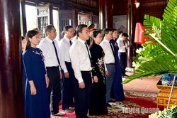 Các đồng chí lãnh đạo tỉnh dâng hương tưởng nhớ Bác nhân kỷ niệm 55 Ngày mất Chủ tịch Hồ Chí Minh