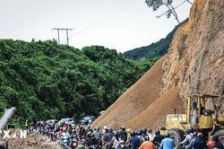 Thời tiết đêm 25/8: Nhiều khu vực trên cả nước có nguy cơ sạt lở đất