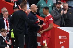 Nghi vấn Trent Alexander-Arnold bất hòa với tân HLV của Liverpool, có nguy cơ rời Anfield