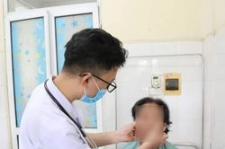 Người phụ nữ mắc 5 loại giun sán nguy hiểm do thói quen ăn rau sống