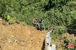 Cơ bản thông xe Quốc lộ 15C lên huyện Mường Lát