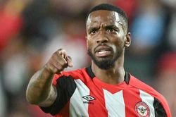 Ivan Toney ngoảnh mặt với MU để sang Saudi Arabia