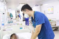 Cứu sống người bệnh vết thương thấu bụng do ngã vào thanh sắt