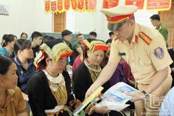 Đa dạng hình thức tuyên truyền về giao thông tại vùng cao