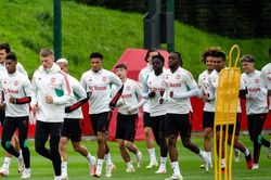 Tin chuyển nhượng hôm nay 28/8: Ba cầu thủ rời MU, 'kẻ bị ruồng bỏ' ở Man City ra đi