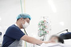 Sau phẫu thuật thẩm mỹ hút mỡ, một phụ nữ 40 tuổi nguy kịch