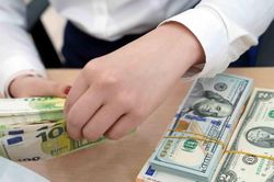 Tỷ giá USD hôm nay 28/8/2024: Đồng USD trong nước giảm mạnh