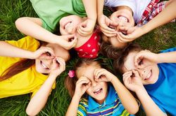 Bí kíp dạy con trở thành người hòa đồng, đến đâu cũng được mọi người yêu mến