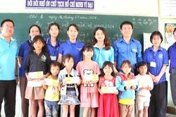 Trên 3.300 suất học bổng tiếp sức đến trường cho học sinh khó khăn Đắk Lắk