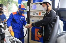 Giảm 2 lần liên tiếp, xăng RON95-III về 21.100 đồng mỗi lít