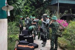 Nghệ An: Công binh dò mìn tại hiện trường vụ nổ khiến 4 người thương vong