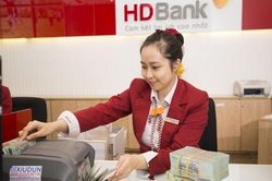 Hai ngân hàng tiếp tục tăng lãi suất tiền gửi lần thứ hai trong tháng