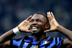 Inter Milan lên ngôi đầu bảng Serie A sau màn hủy diệt nhà vô địch Cúp C2