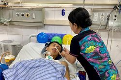 Tai nạn bất thình lình, mẹ nghèo bán nhà để cứu con