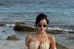 Profile cực xịn của mỹ nữ đỏng đảnh trong 'Đi giữa trời rực rỡ'