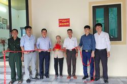Ủy ban MTTQ Việt Nam huyện Quốc Oai mang mái ấm cho hộ nghèo
