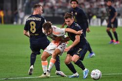 Hàng công bất lực, Juventus mất điểm trên sân nhà, lỡ cơ hội độc chiếm ngôi đầu Serie A