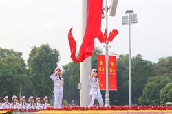 Khát vọng xưa thôi thúc khát vọng nay!