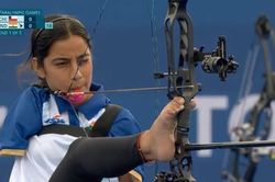 Nữ cung thủ Paralympic gây sốt toàn thế giới khi ghi điểm 10 tuyệt đối chỉ bằng những đầu ngón chân