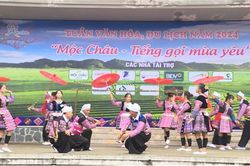 Lễ hội đường phố ở Mộc Châu