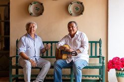 Ca khúc 'Macarena' của Los Del Rio: Gắn kết nhau bằng vũ điệu hoan ca