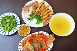 Mẹ đảm sống giữa trung tâm Hà Nội khoe loạt mâm cơm 100 nghìn 4 người ăn